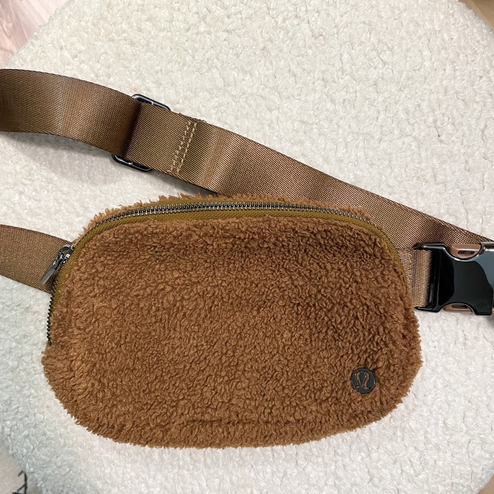 Lululemon Everywhere Belt Bag 1L Fleece